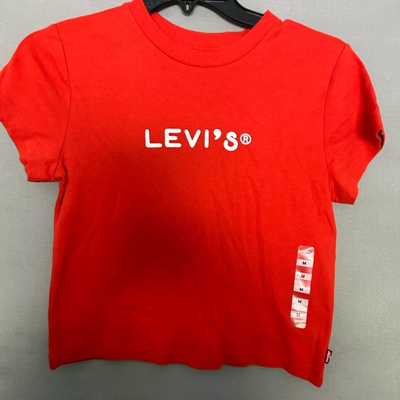 Levi's Tops - NWT! LEVI’S CROP T SHIRT
